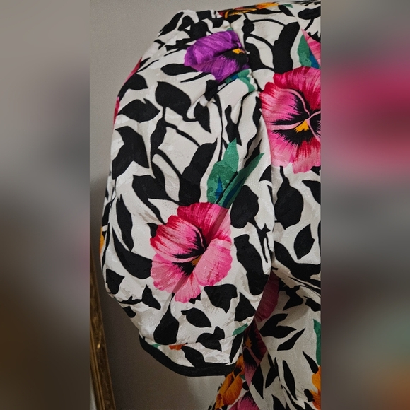 Vintage 80s A.J.BARI Floral 100% Silk Peplum Jacket Top. Size 10(medium) - Picture 3 of 15
